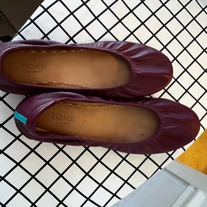 Tieks Flats in Burgundy and Teal. Size 9